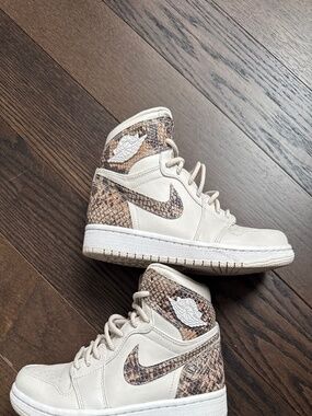 Nike Jordan Retro High 1s